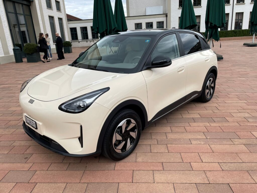 Geely E2. ph_tsp