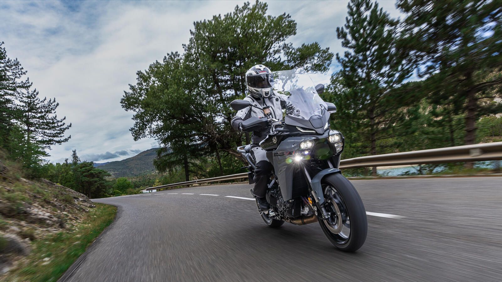 2027 YAMAHA MT-09 TR.