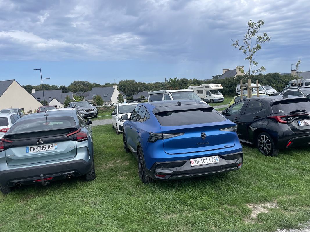Renault Rafale E Tech 4×4 300 atelier Alpine parking Le Conquet.