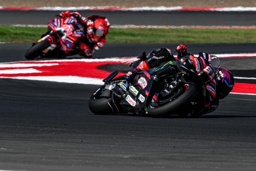 Marco Bezzecchi takes the Indonesian GP ahead of Raul Fernandez and Jorge Martin.