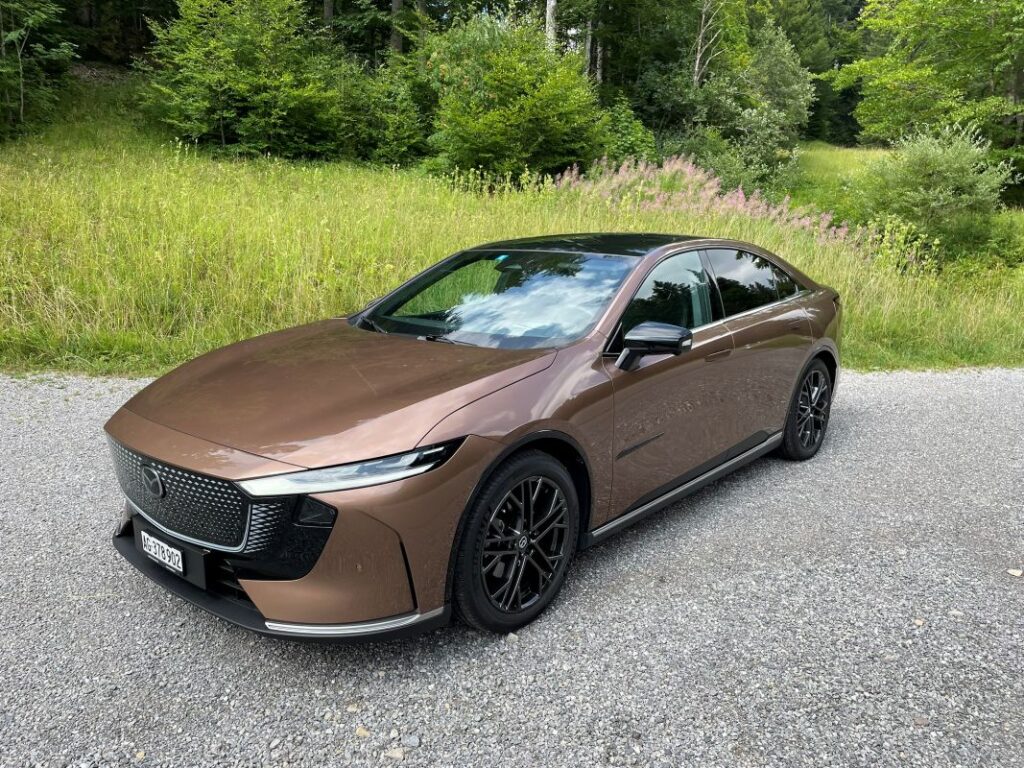 MAZDA 6E TAKUMI – ENTRARE, PARTIRE, GUIDARE