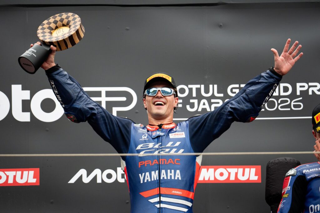 Izan Guevara (Boscoscuro) wins in Moto2 at Motegi