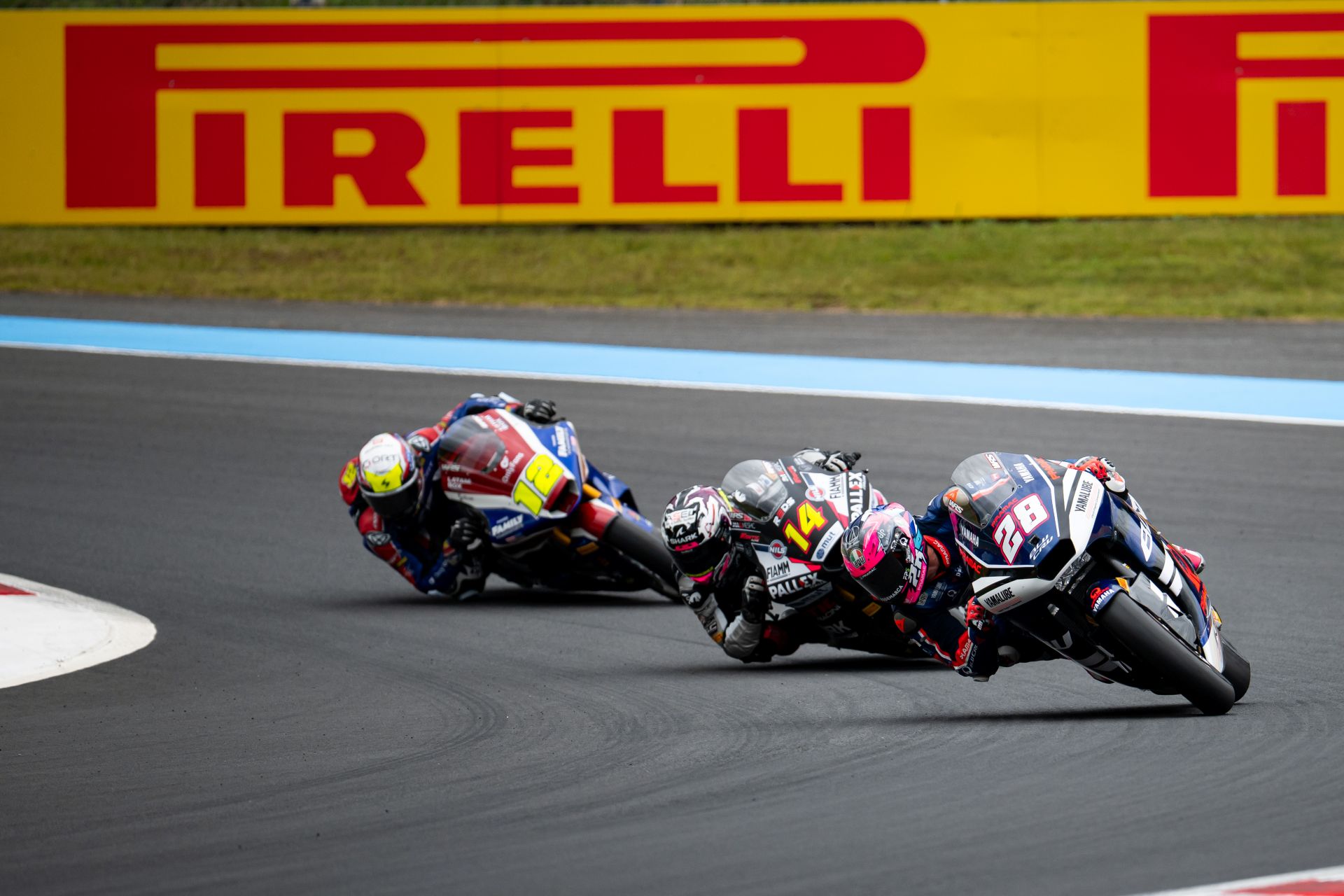 Izan Guevara (Boscoscuro) wins in Moto2 at Motegi.