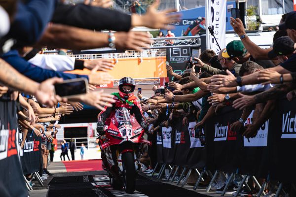 WorldSBK Estoril 2026: Bulega sets record with 29 wins.